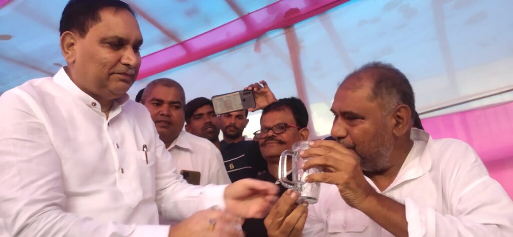 पटना : बिहार दफादार , चौकीदार पंचायत की अनशन 8वे दिन स्थगित । तीसरा पक्ष WhatsApp Image 2023 09 24 at 10.58.10 PM 1 तीसरा पक्ष