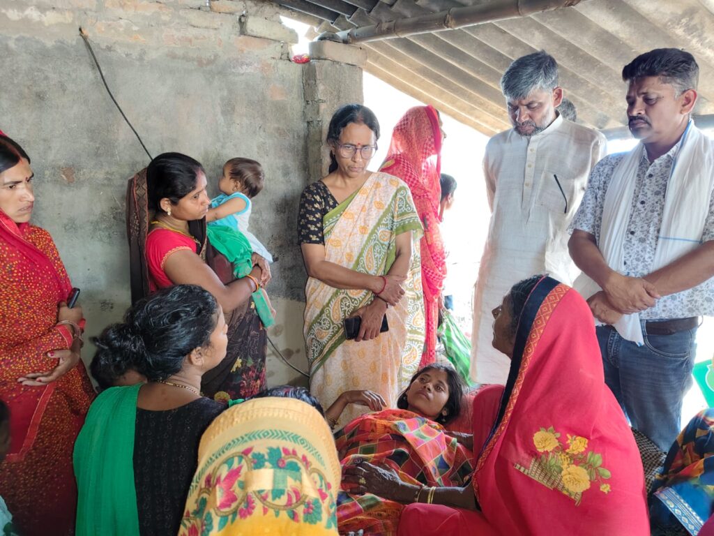 मुजफ्फरपुर: के दलित टोले में नंगे बिजली तारों के टकराने से भीषण आग, भारी तबाही तीसरा पक्ष WhatsApp Image 2025 04 17 at 5.44.22 PM तीसरा पक्ष