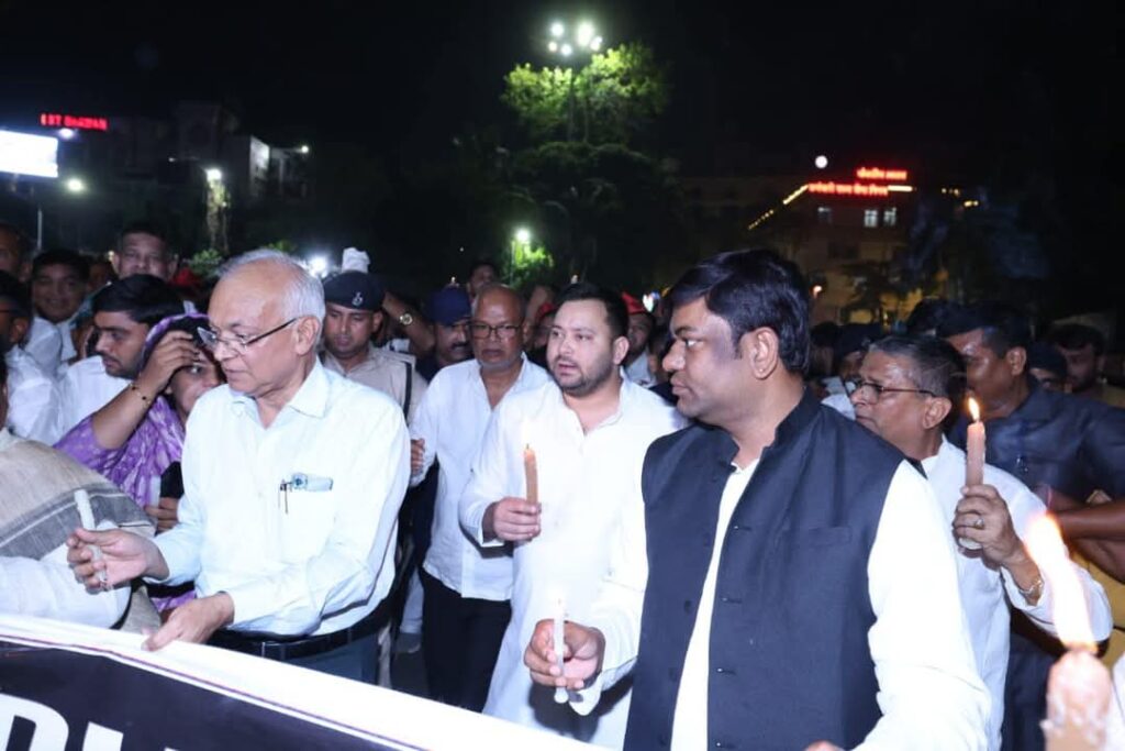 पहलगाम आतंकी हमले के विरोध में तेजस्वी यादव के नेतृत्व में महागठबंधन का पटना में कैंडल मार्च तीसरा पक्ष WhatsApp Image 2025 04 25 at 9.38.15 PM तीसरा पक्ष