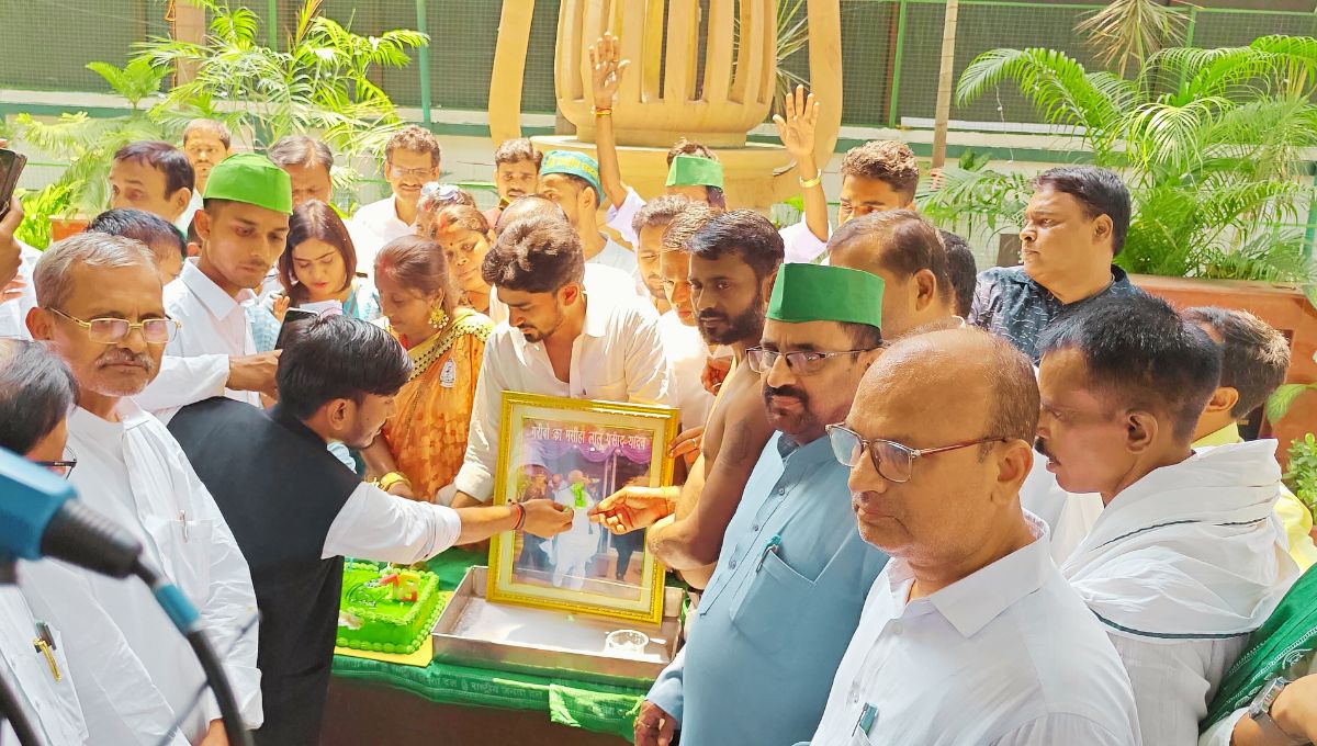 जन्मदिन समारोह में दिखी पारंपरिक झलक जन्मदिन समारोह में दिखी पारंपरिक झलक