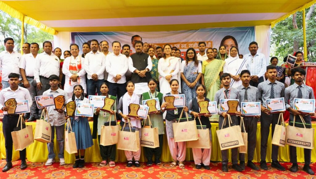 Jharkhand:मांडर में मेधावी छात्रों का सम्मान, शिक्षा को मिली नई उड़ान