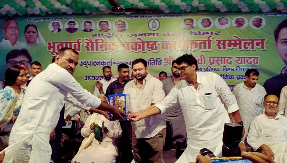 सम्मेलन में सम्मान सम्मेलन में सम्मान