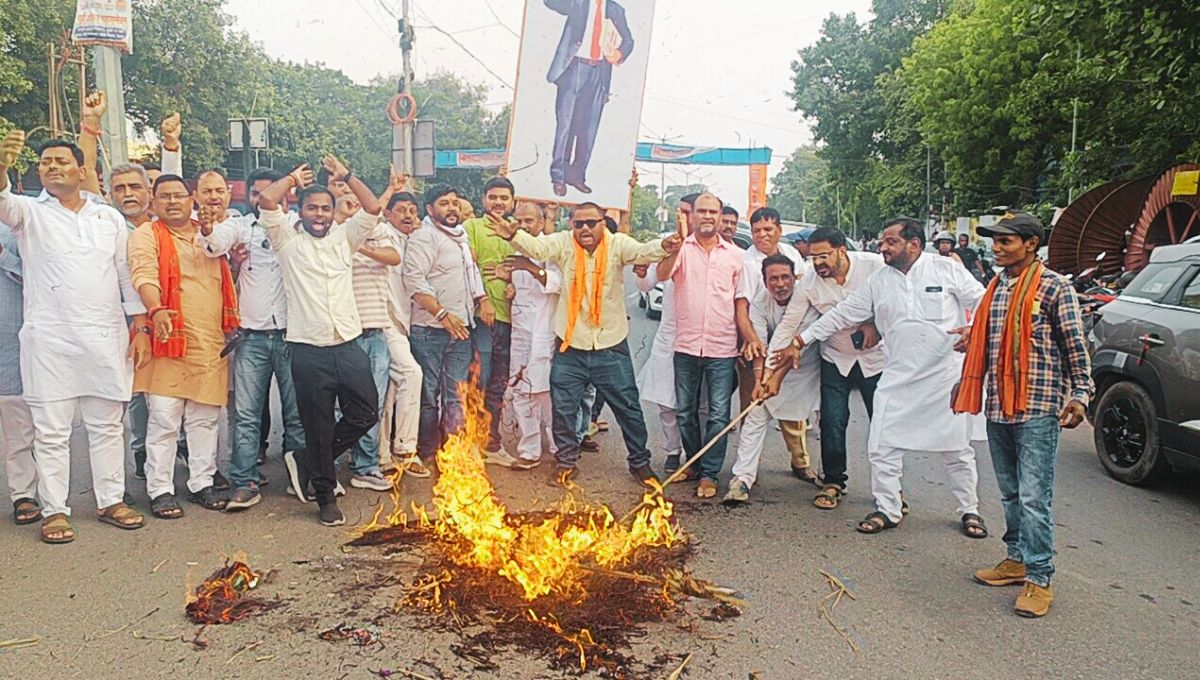 बाबा साहेब का अपमान किसी भी सूरत में बर्दाश्त नहीं :लखेन्द्र पासवान बाबा साहेब का अपमान किसी भी सूरत में बर्दाश्त नहीं :लखेन्द्र पासवान
