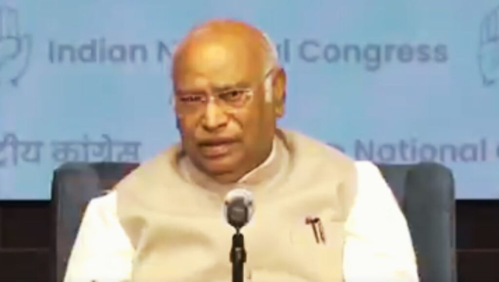 अमृत काल में घरेलू बचत पर संकट! ब्याज दरें 25 साल के सबसे निचले स्तर पर