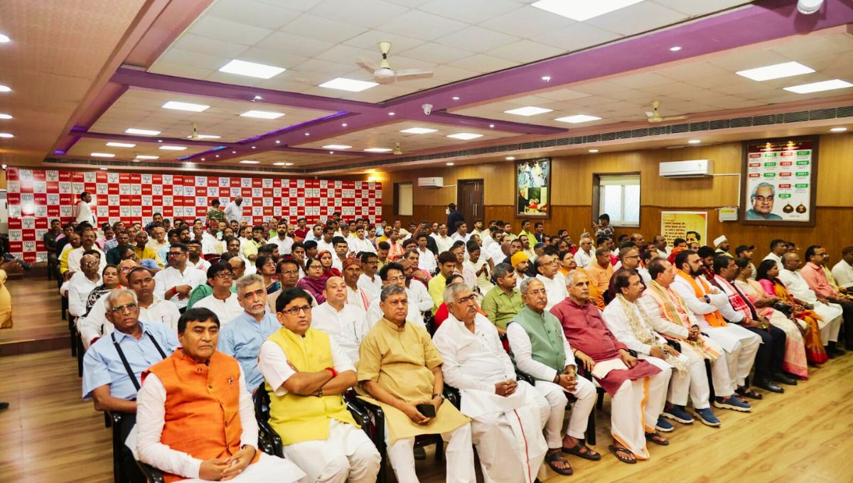 मन की बात केवल कार्यक्रम नहीं, यह है नई सोच का प्रतिबिंब : डॉ. दिलीप जायसवाल मन की बात केवल कार्यक्रम नहीं, यह है नई सोच का प्रतिबिंब : डॉ. दिलीप जायसवाल