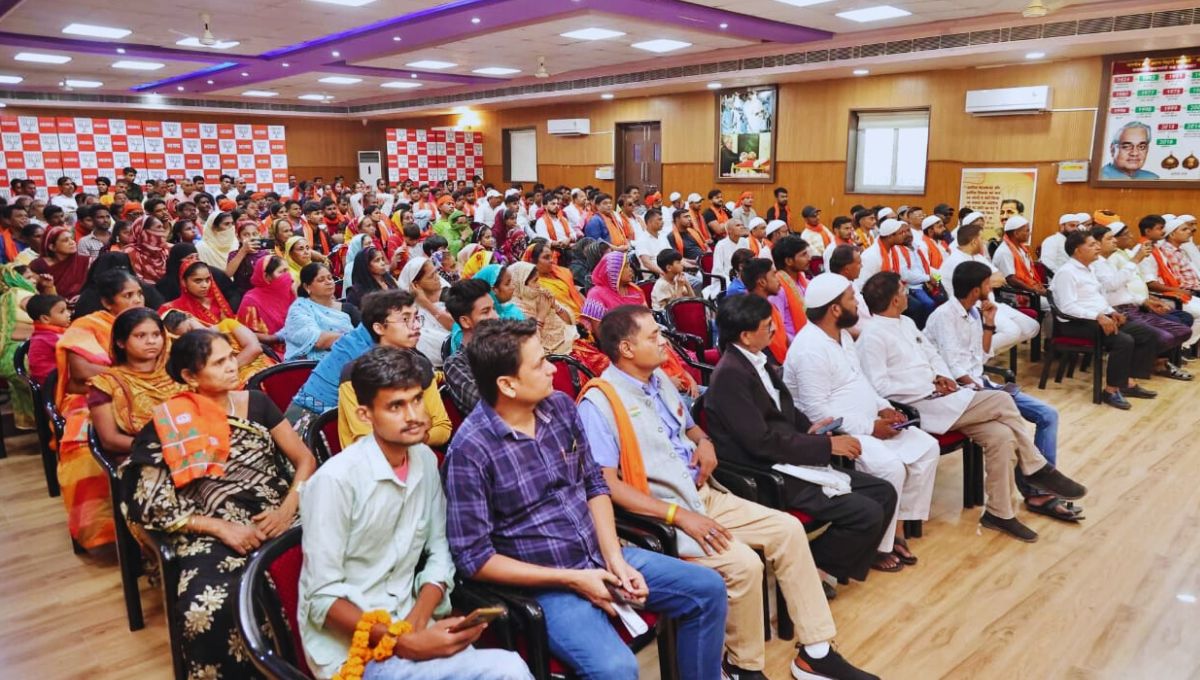 सम्मेलन में पहुंचे कई प्रमुख चेहरे सम्मेलन में पहुंचे कई प्रमुख चेहरे
