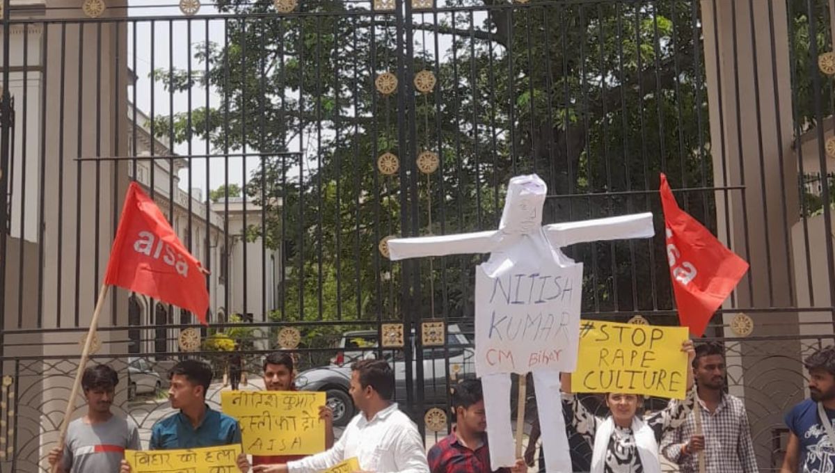 जदयू-भाजपा के सरकार में कानून व्यवस्था चरमराई :नीरज यादव जदयू-भाजपा के सरकार में कानून व्यवस्था चरमराई :नीरज यादव