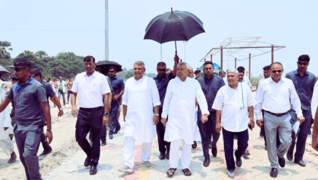 बख्तियारपुर में गंगा की पुरानी धारा को पुनर्जीवित करने की योजना का मुख्यमंत्री ने किया निरीक्षण