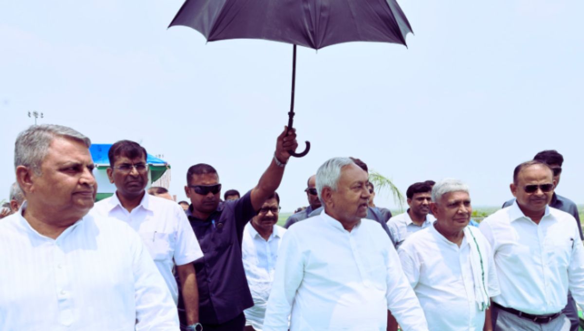 बख्तियारपुर में गंगा धारा पुनर्जीवन योजना का सीएम नीतीश कुमार ने किया निरीक्षण बख्तियारपुर में गंगा धारा पुनर्जीवन योजना का सीएम नीतीश कुमार ने किया निरीक्षण
