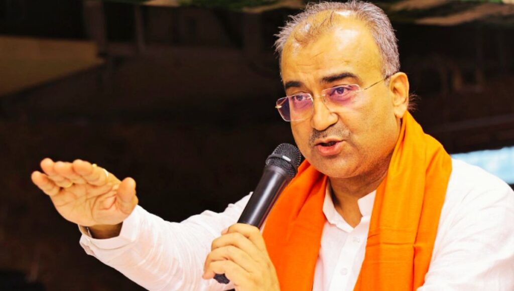 मंगल पांडेय ने 'लालटेन युग' को बताया अतीत