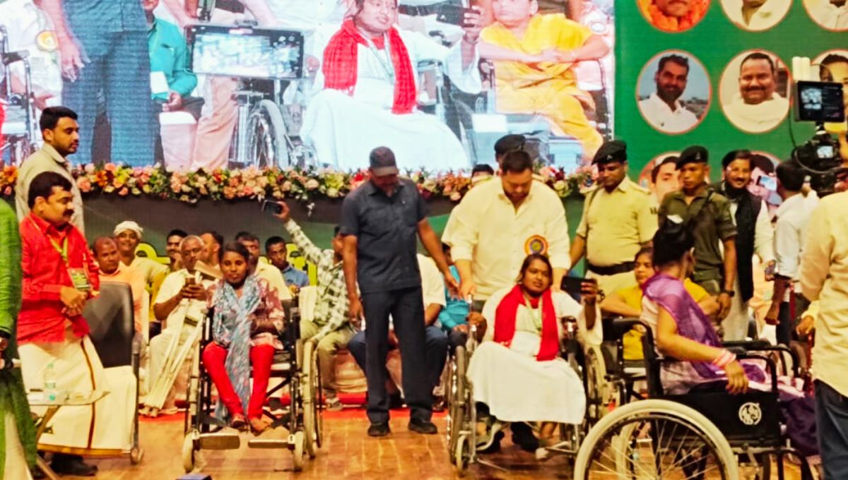 महागठबंधन बनाम मौजूदा सरकार महागठबंधन बनाम मौजूदा सरकार