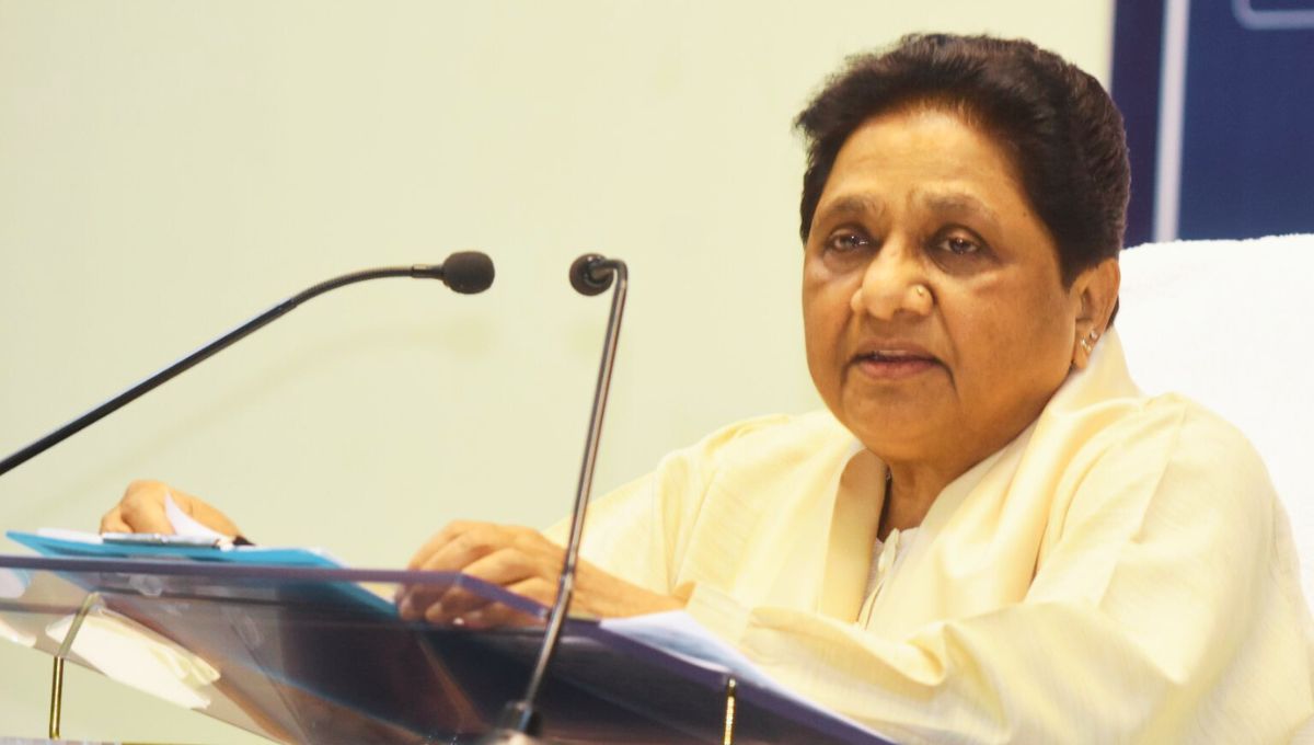 यूपी में प्राथमिक स्कूलों का मर्जर: मायावती का विरोध