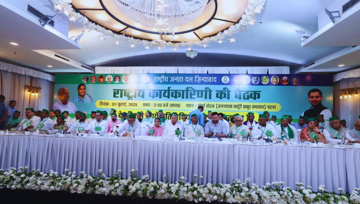 राजद का चुनाव आयोग पर निशाना राजद का चुनाव आयोग पर निशाना