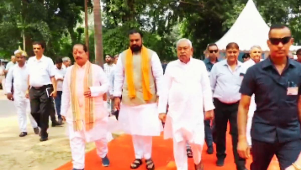 बिहार में हरियाली की नई पहल: वन महोत्सव-2025 की हुई भव्य शुरुआत बिहार में हरियाली की नई पहल: वन महोत्सव-2025 की हुई भव्य शुरुआत