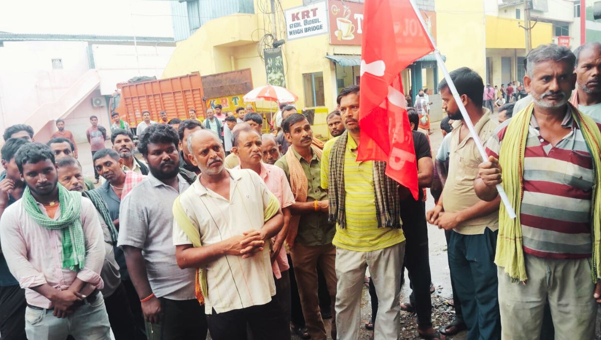 "मताधिकार की रक्षा करो"— सभा में उठा नारा "मताधिकार की रक्षा करो"— सभा में उठा नारा