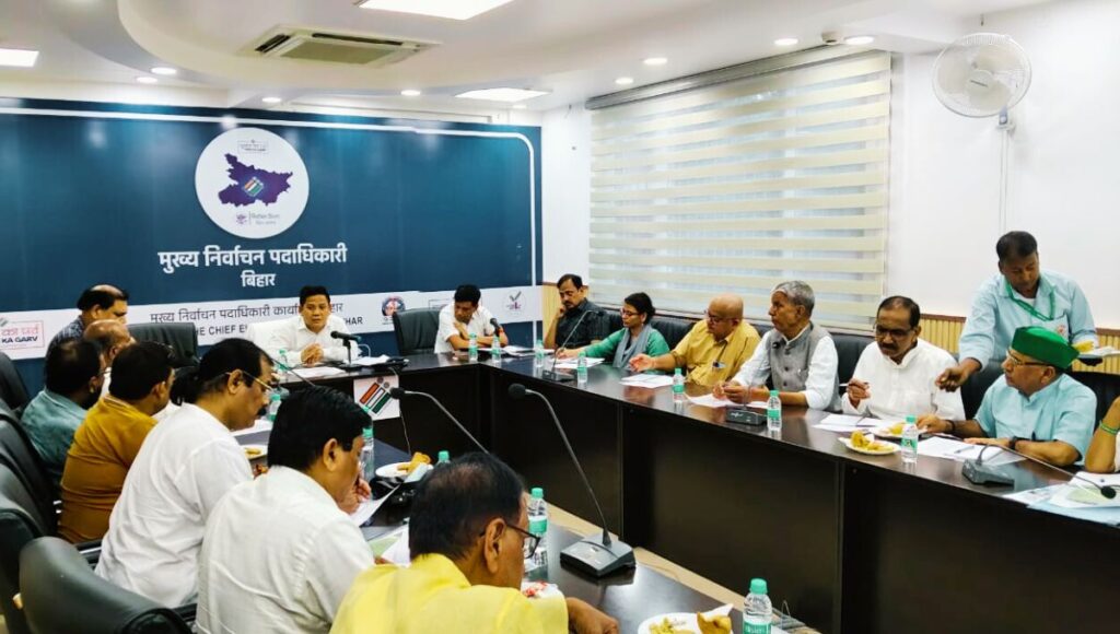 बिहार विधानसभा चुनाव 2025: चुनाव आयोग और राजनीतिक दलों के बीच गहराता संवाद