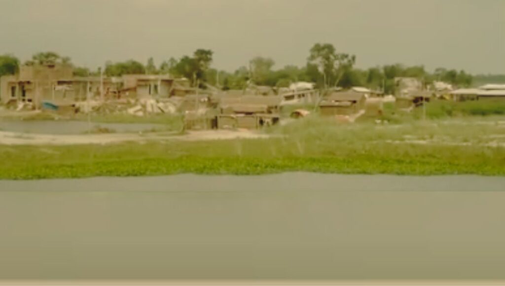 जब नदी ने छीना घर, कागज़ और पहचान तो लोकतंत्र ने भी मुंह मोड़ लिया