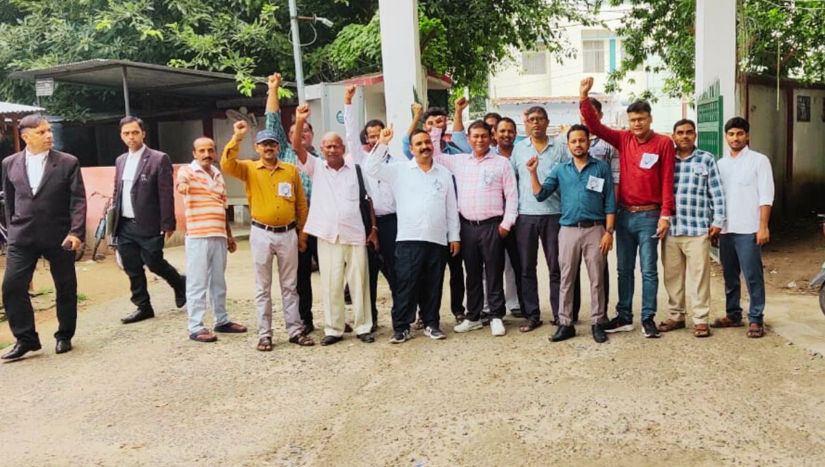 विरोध की रणनीति: सयंम और संदेश दोनों विरोध की रणनीति: सयंम और संदेश दोनों