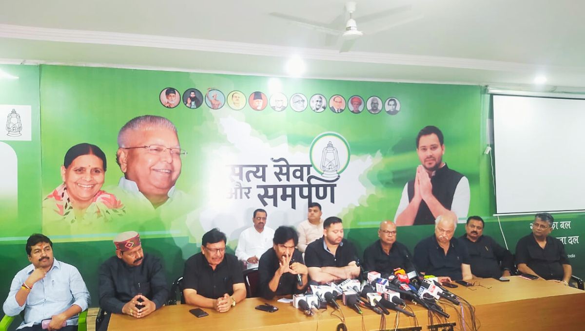 विधान सभा में सत्ता पक्ष का व्यवहार अमर्यादित: तेजस्वी विधान सभा में सत्ता पक्ष का व्यवहार अमर्यादित: तेजस्वी