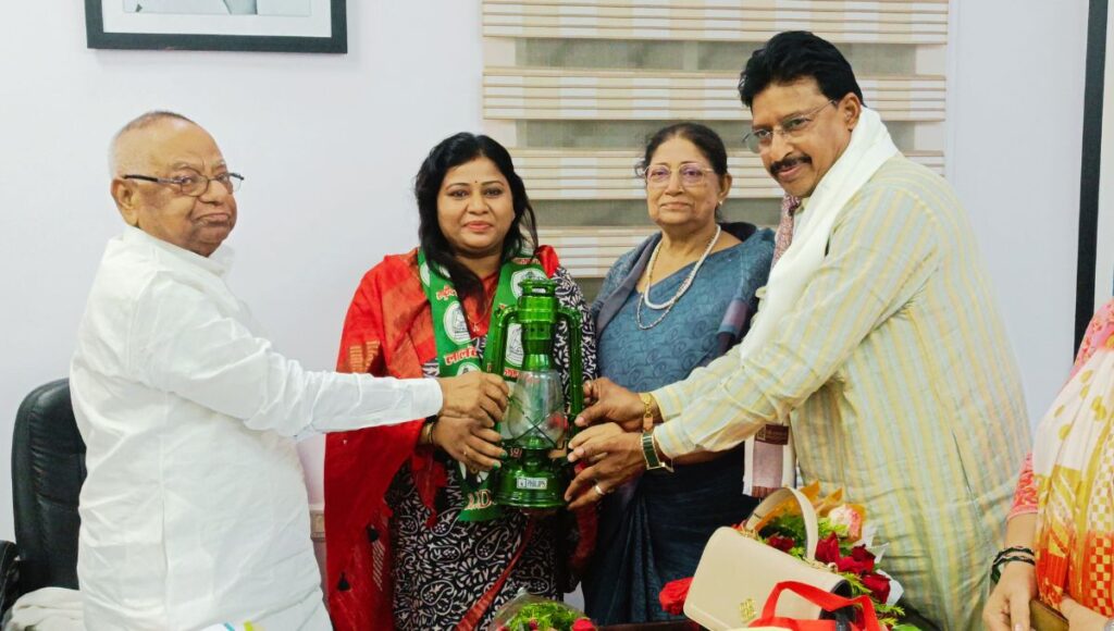 होम तीसरा पक्ष तेजस्वी की टीम में नया चेहरा: जदयू की नेत्री ने थामा राजद का झंडा