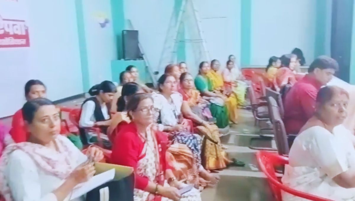 रोजगार या आत्महत्या? बिहार की महिलाएं पूछ रही हैं असली सवाल रोजगार या आत्महत्या? बिहार की महिलाएं पूछ रही हैं असली सवाल