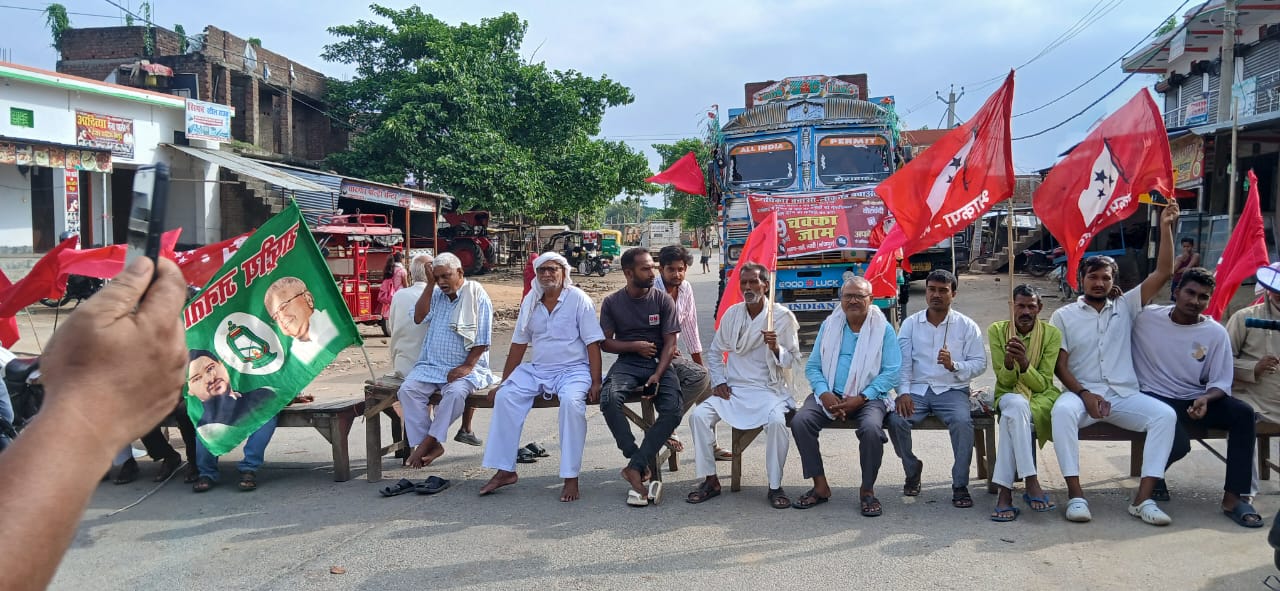 राज्यभर में माले कार्यकर्ताओं का प्रदर्शन,यातायात ठप, कई नेता गिरफ्तार राज्यभर में माले कार्यकर्ताओं का प्रदर्शन,यातायात ठप, कई नेता गिरफ्तार