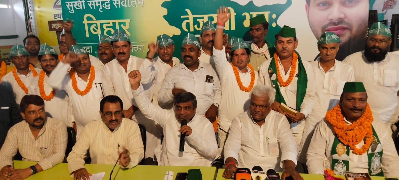 संविधान और लोकतंत्र की रक्षा का संकल्प संविधान और लोकतंत्र की रक्षा का संकल्प