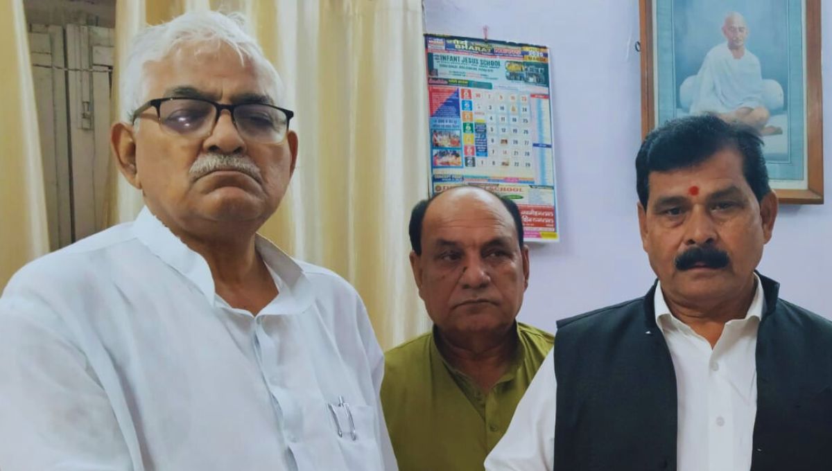 भाजपा को तगड़ा झटका: अति पिछड़ा मोर्चा के प्रवक्ता सुरेश चैरसिया ने राजद का थामा हाथ भाजपा को तगड़ा झटका: अति पिछड़ा मोर्चा के प्रवक्ता सुरेश चैरसिया ने राजद का थामा हाथ