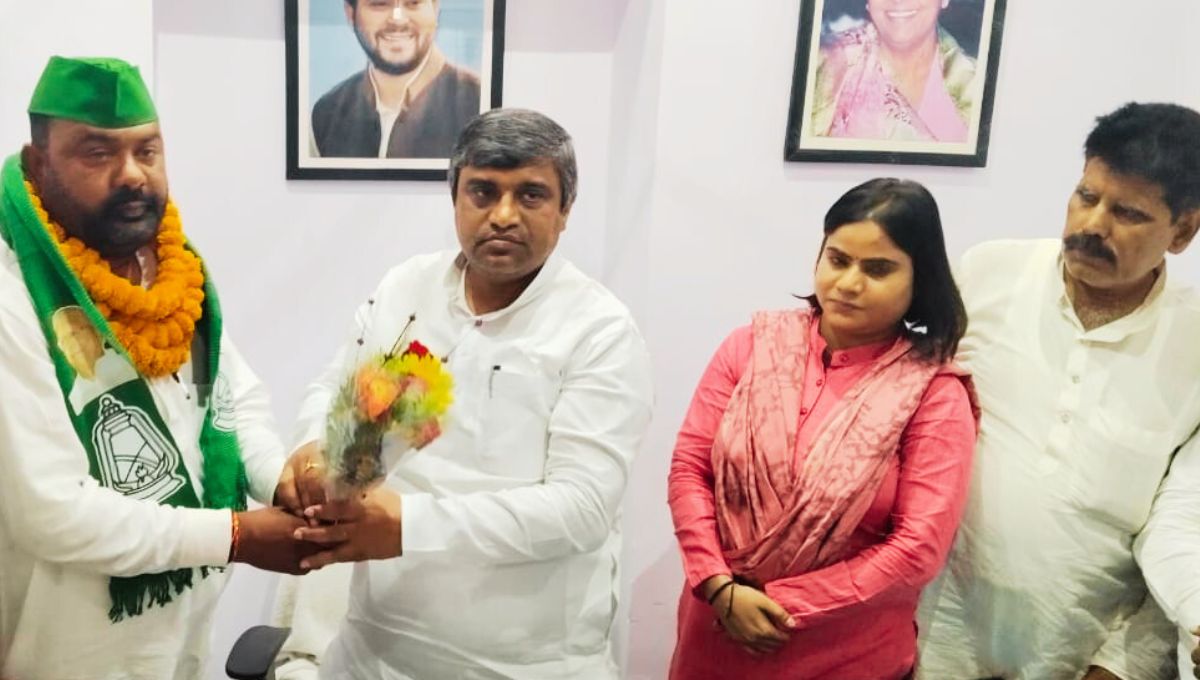 राजद कार्यालय में दिखा सियासी तूफान, फूल-मालाओं से स्वागत राजद कार्यालय में दिखा सियासी तूफान, फूल-मालाओं से स्वागत