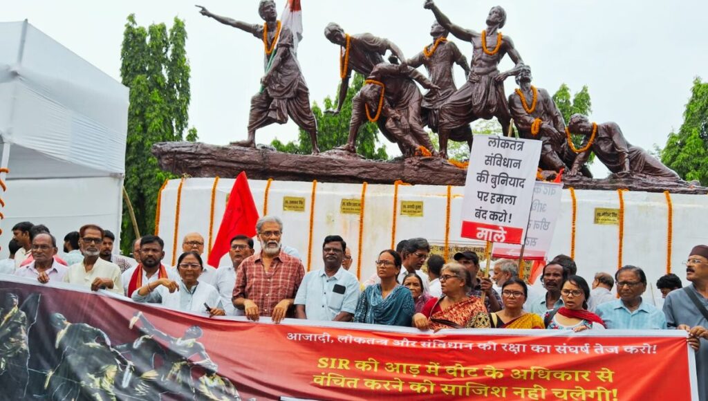 वोट चोर गद्दी छोड़ पटना में CPI(ML) का जबरदस्त प्रदर्शन