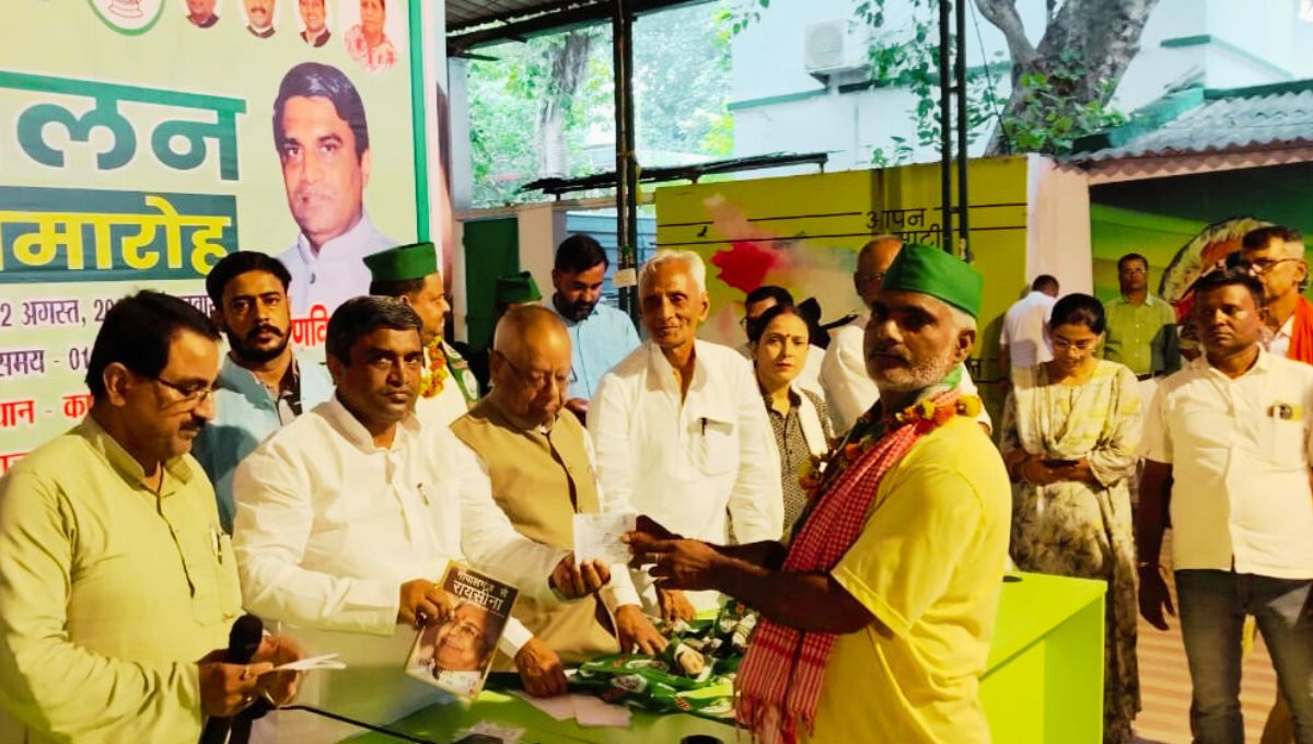 Uकार्यक्रम में विभिन्न नेताओं की उपस्थिति कार्यक्रम में विभिन्न नेताओं की उपस्थिति