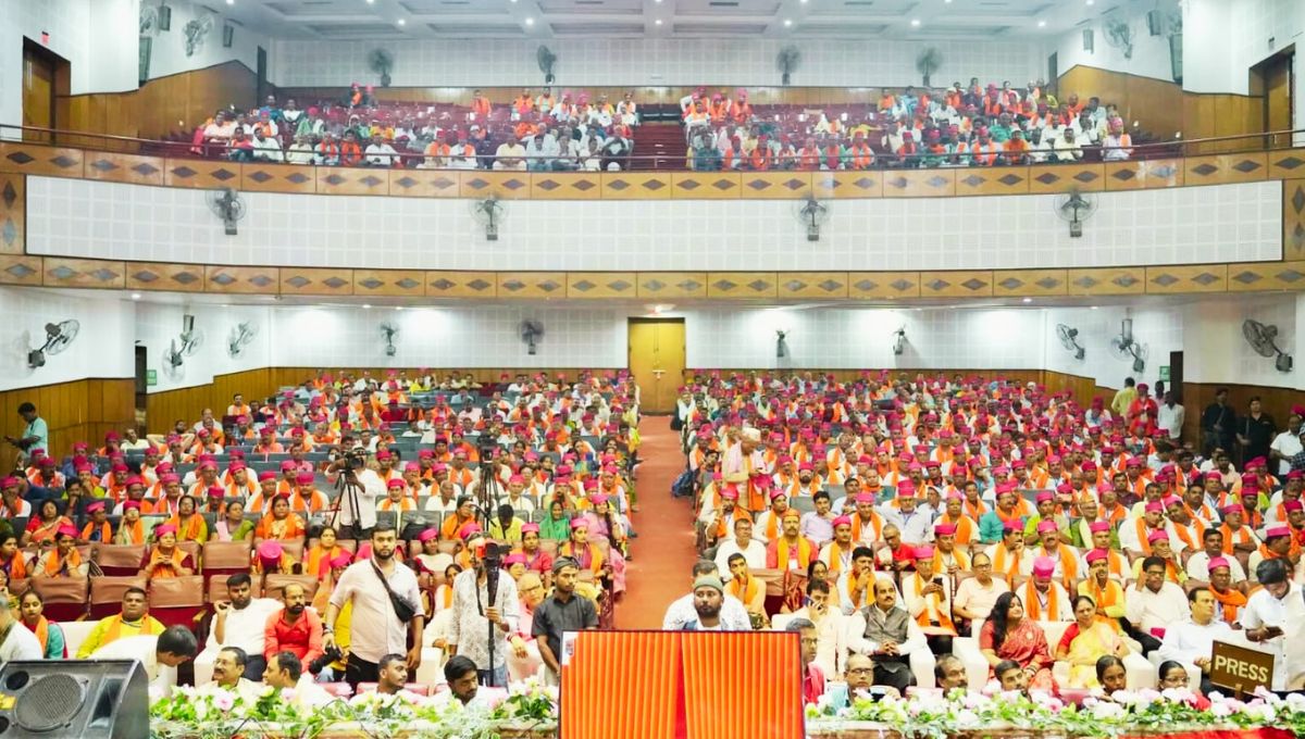 संस्कृत दिवस समारोह में डॉ. दिलीप जायसवाल ने संस्कृत भाषा के महत्व को रेखांकित किया संस्कृत दिवस समारोह में डॉ. दिलीप जायसवाल ने संस्कृत भाषा के महत्व को रेखांकित किया