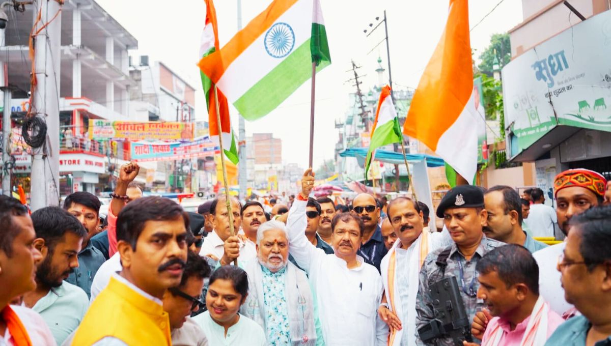 तेजस्वी यादव की दोहरी वोटर आईडी पर बीजेपी का हमला