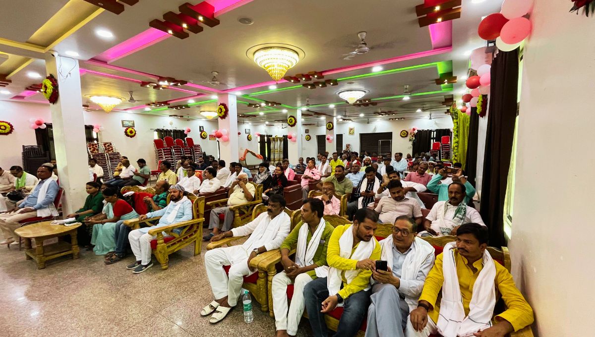 बिहार में लोकतंत्र और मतदाता अधिकारों की सुरक्षा का सशक्त संघर्ष बिहार में लोकतंत्र और मतदाता अधिकारों की सुरक्षा का सशक्त संघर्ष