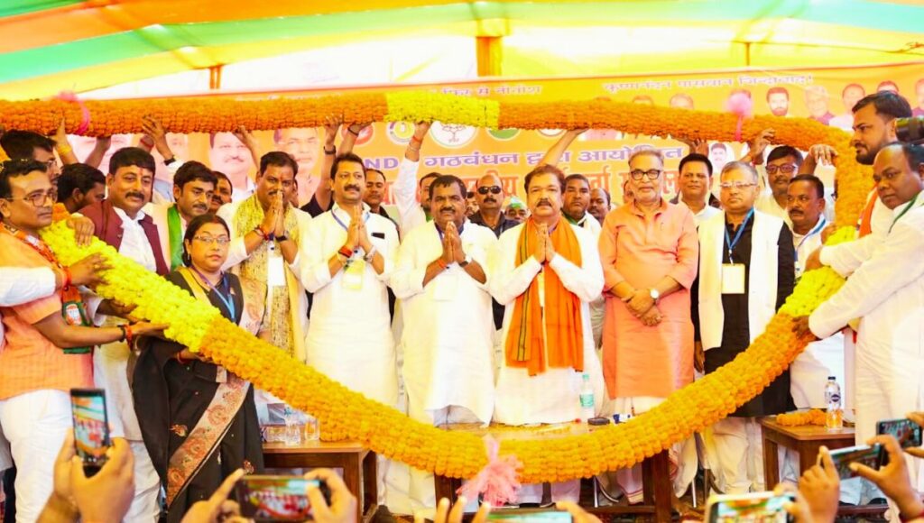 एनडीए कार्यकर्ता सम्मेलन में डॉ. दिलीप जायसवाल ने दी जीत की राह