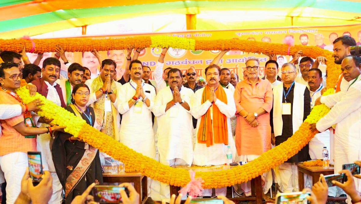 होम तीसरा पक्ष एनडीए कार्यकर्ता सम्मेलन में डॉ. दिलीप जायसवाल ने दी जीत की राह