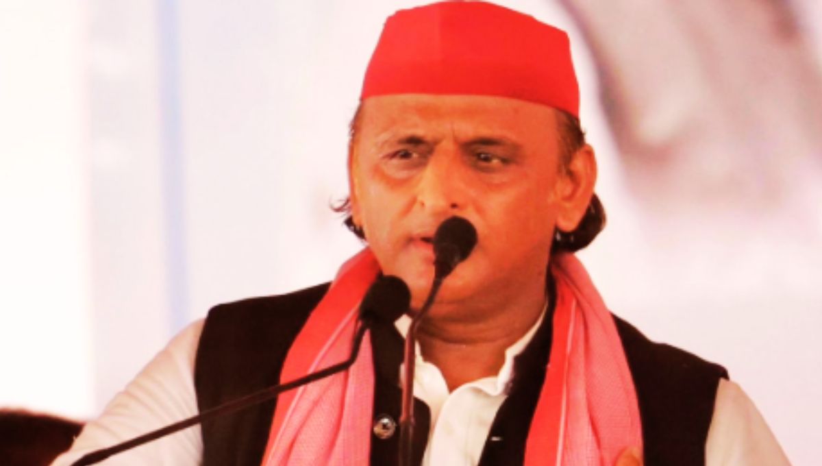 अखिलेश यादव का तंज: गुटबाजी में बंटी सरकार !