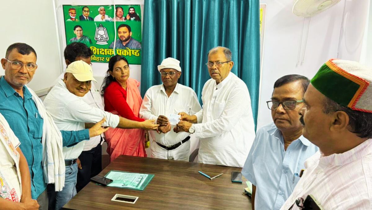 भाजपा नेता वीरेन्द्र प्रसाद कुशवाहा समर्थकों संग राजद में शामिल