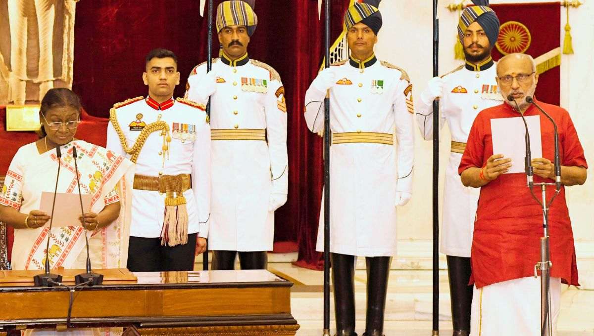 सी.पी. राधाकृष्णन ने ली उपराष्ट्रपति पद की शपथ, अमित शाह ने दी बधाई