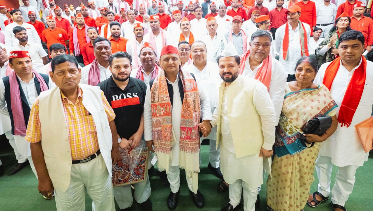 अखिलेश यादव का नया दांव: यूपी के जिलों के लिए,लोकल मैनिफेस्टो लॉन्च