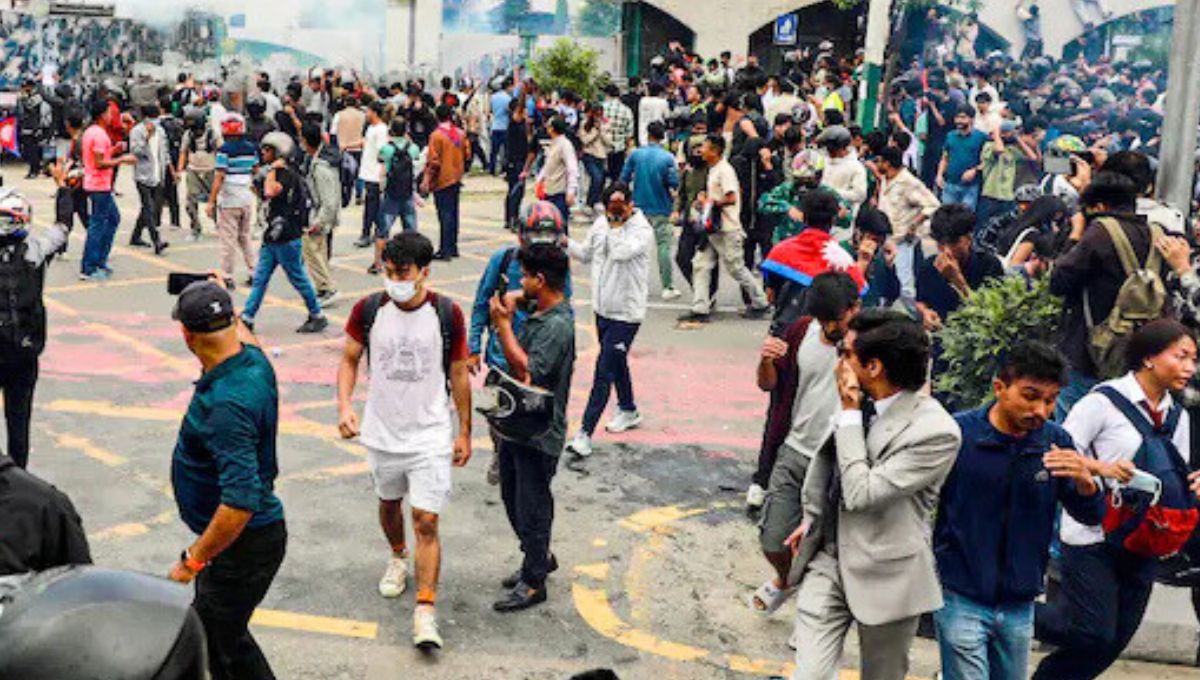 नेपाल में मीडिया पर हमला: भारतीय "गोदी मीडिया" के लिए एक चेतावनी