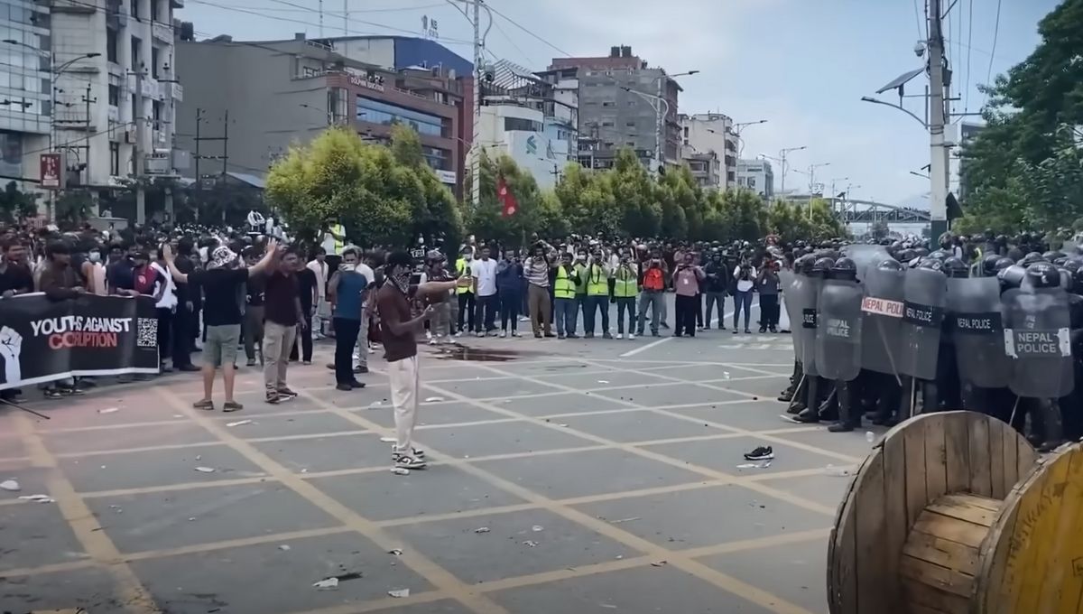 नेपाल में मीडिया पर हमला: भारतीय "गोदी मीडिया" के लिए एक चेतावनी