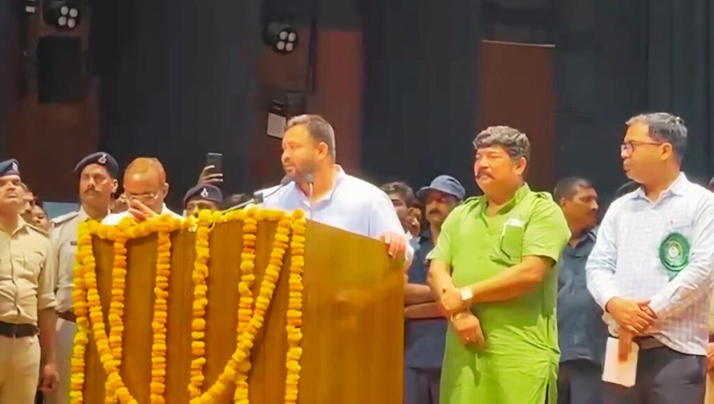 तेजस्वी यादव का वादा: डॉक्टरों व पैरामेडिकल स्टाफ को मिलेगी पूरी सुविधा