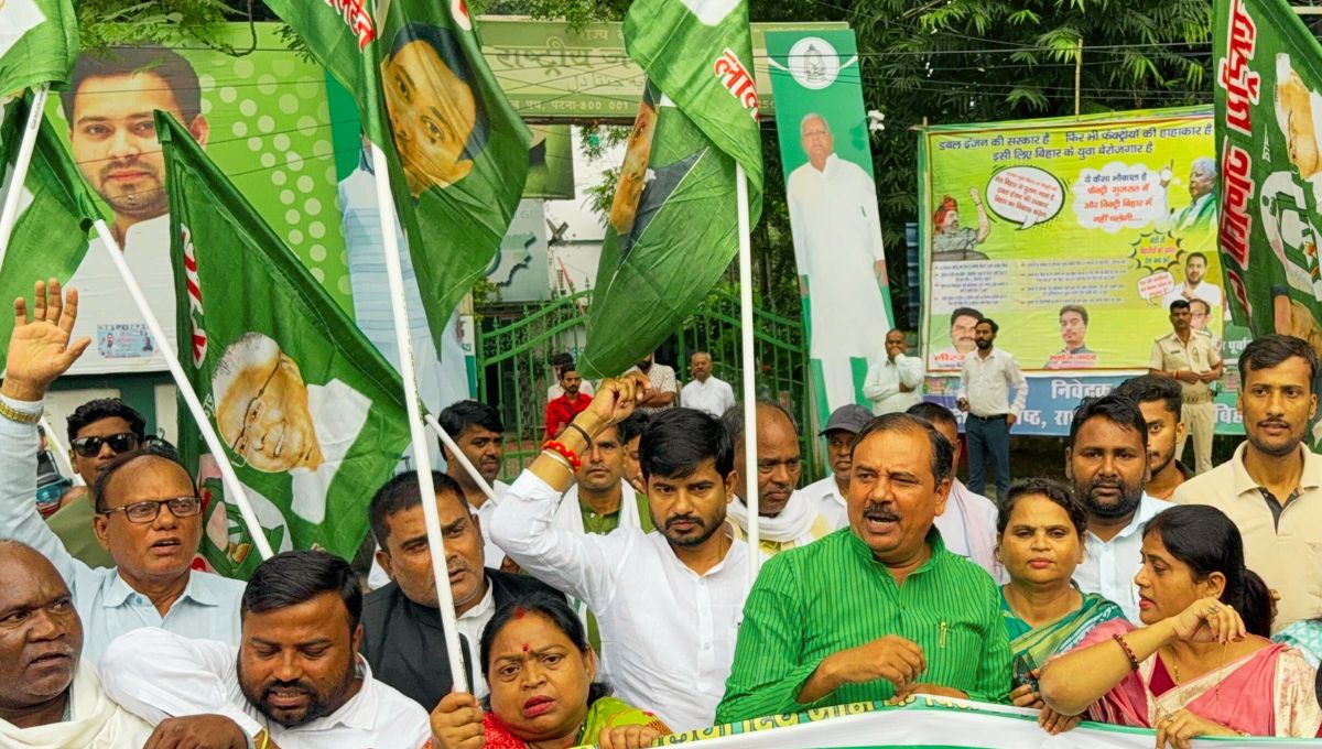 बड़ी संख्या में नेताओं और कार्यकर्ताओं की मौजूदगी