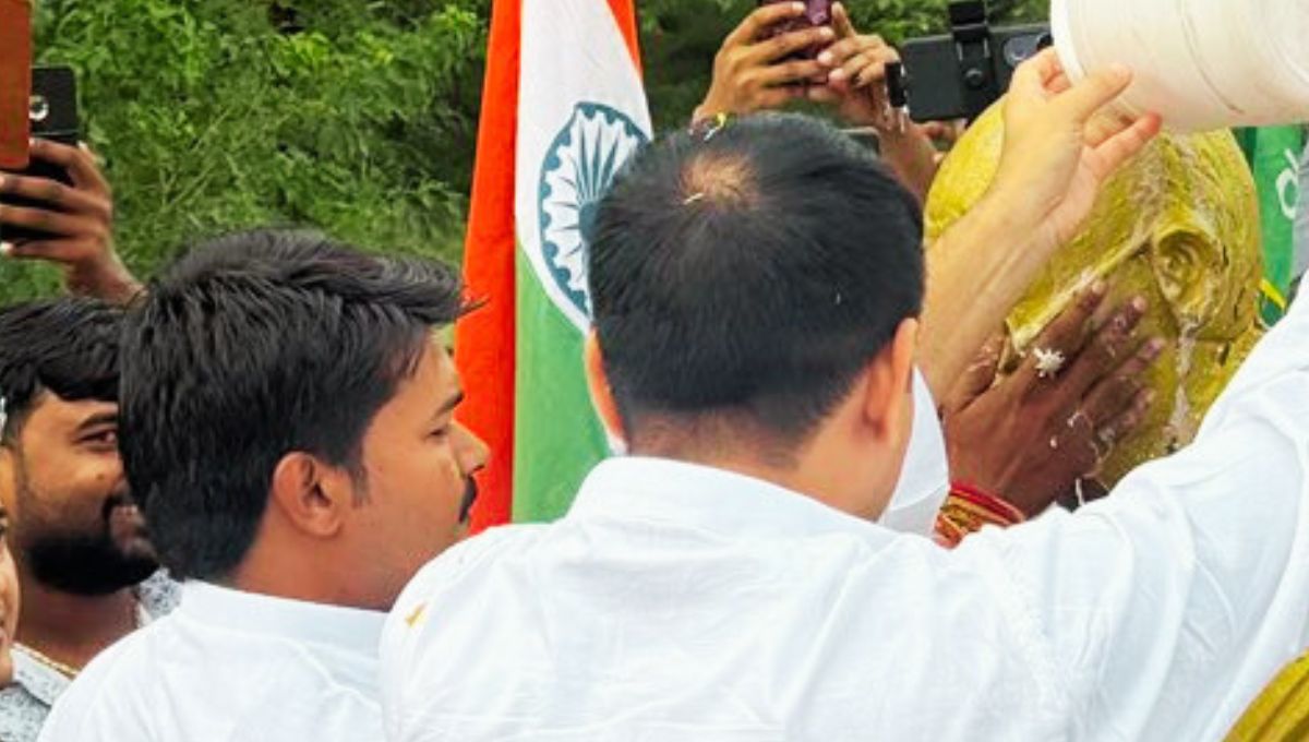 मुजफ्फरपुर में किया माल्यार्पण