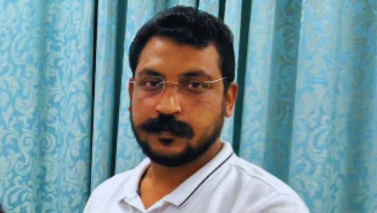 अनिरुद्धाचार्य का विवादित बयान: CJI बीआर गवई को धमकी, चंद्रशेखर आजाद ने की कड़ी निंदा अनिरुद्धाचार्य का विवादित बयान: CJI बीआर गवई को धमकी, चंद्रशेखर आजाद ने की कड़ी निंदा