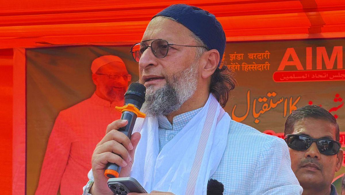 असदुद्दीन ओवैसी का सीमांचल दौरा: राजनीति में हलचल और नींद हराम असदुद्दीन ओवैसी का सीमांचल दौरा: राजनीति में हलचल और नींद हराम