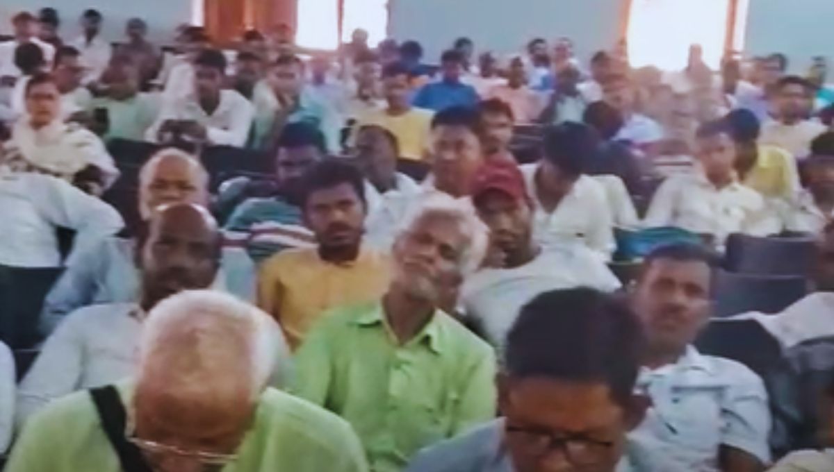 कार्यकर्ताओं और समर्थकों की उपस्थिति कार्यकर्ताओं और समर्थकों की उपस्थिति