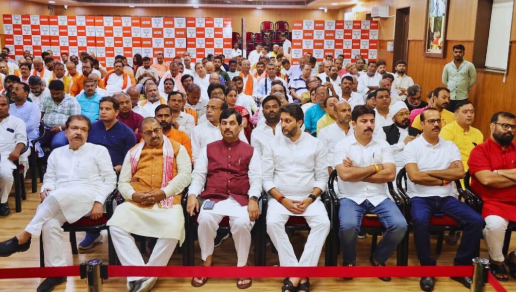 भाजपा प्रदेश अध्यक्ष डॉ. दिलीप जायसवाल ने सुना पीएम मोदी का 'मन की बात'