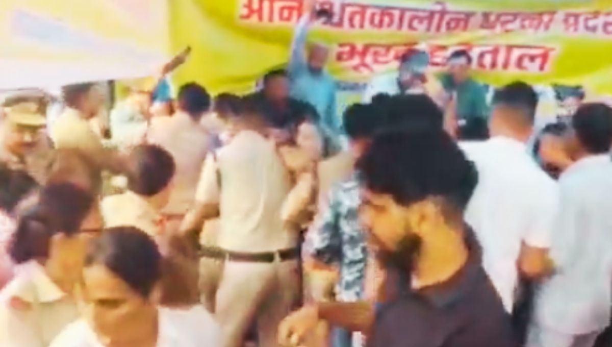 पेपर लीक कांड: युवाओं के सपनों पर प्रहार पेपर लीक कांड: युवाओं के सपनों पर प्रहार